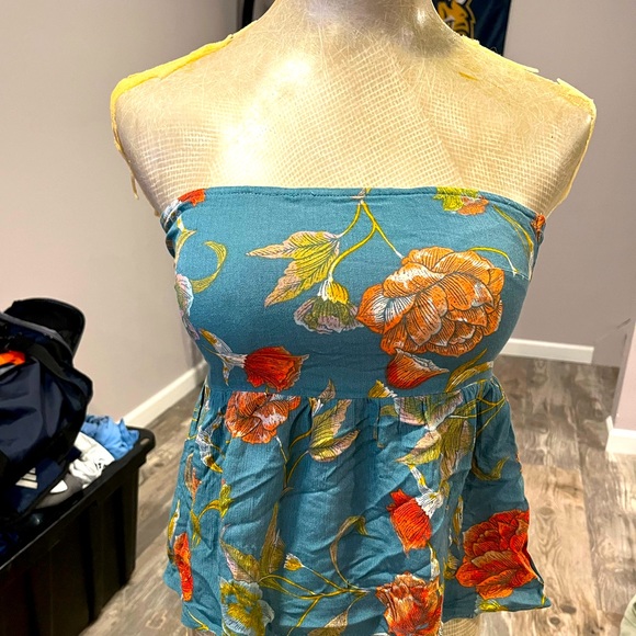 O'Neill Tops - O’neill Cute tube top